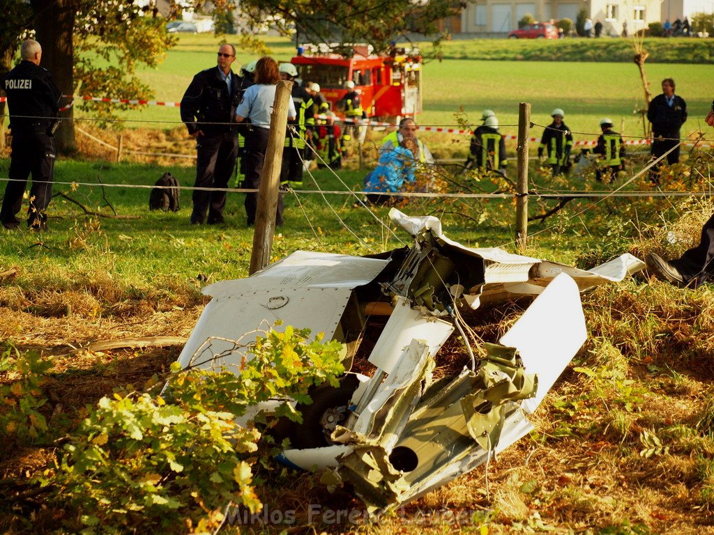 Kleinflugzeug abgestuerzt Sankt Augustin Meindorf P030.JPG